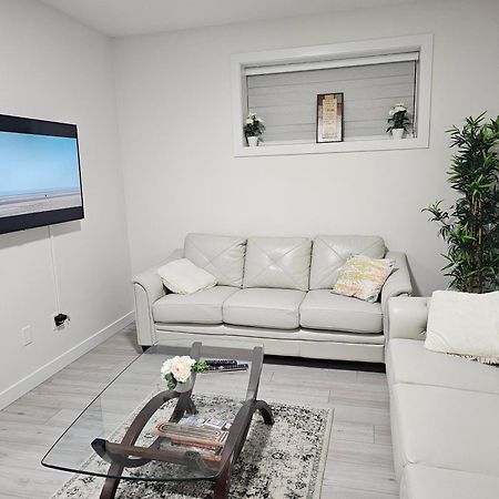 New Built House, Stay In Style Guest Suite, 2Bedroom, 2Bed, 2Bath Edmonton Ngoại thất bức ảnh