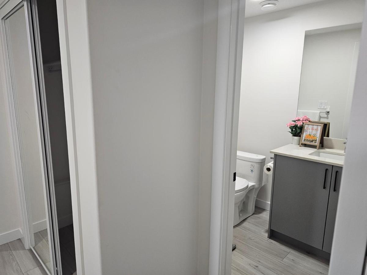 New Built House, Stay In Style Guest Suite, 2Bedroom, 2Bed, 2Bath Edmonton Ngoại thất bức ảnh