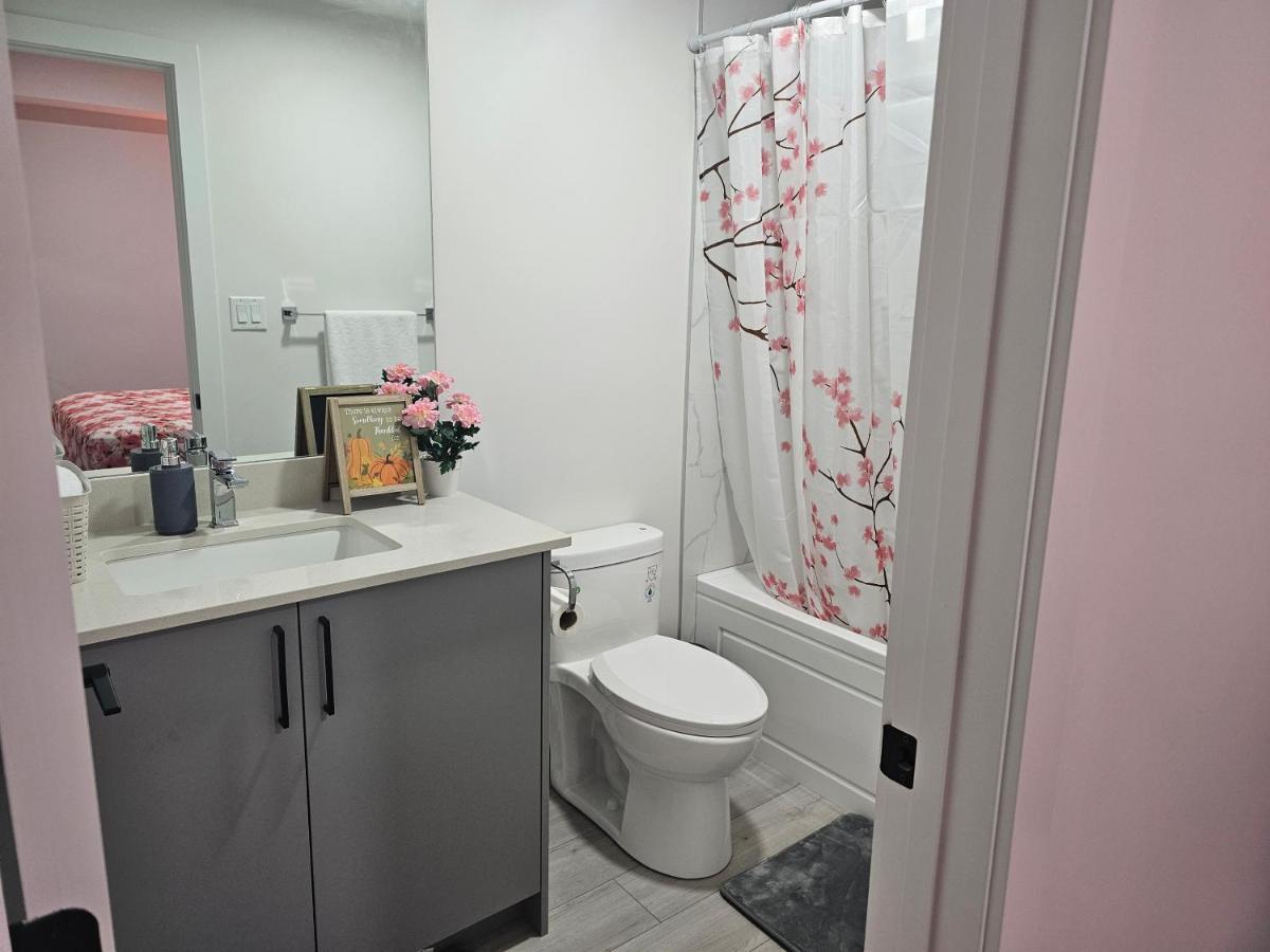 New Built House, Stay In Style Guest Suite, 2Bedroom, 2Bed, 2Bath Edmonton Ngoại thất bức ảnh